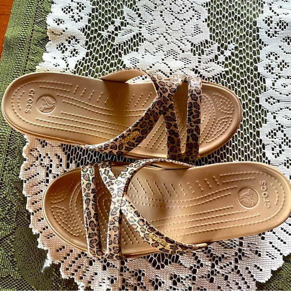 Crocs Sandals Patricia Strappy Wedge  Leopard Print Waterproof Slip-on Size 9 - Picture 5 of 8